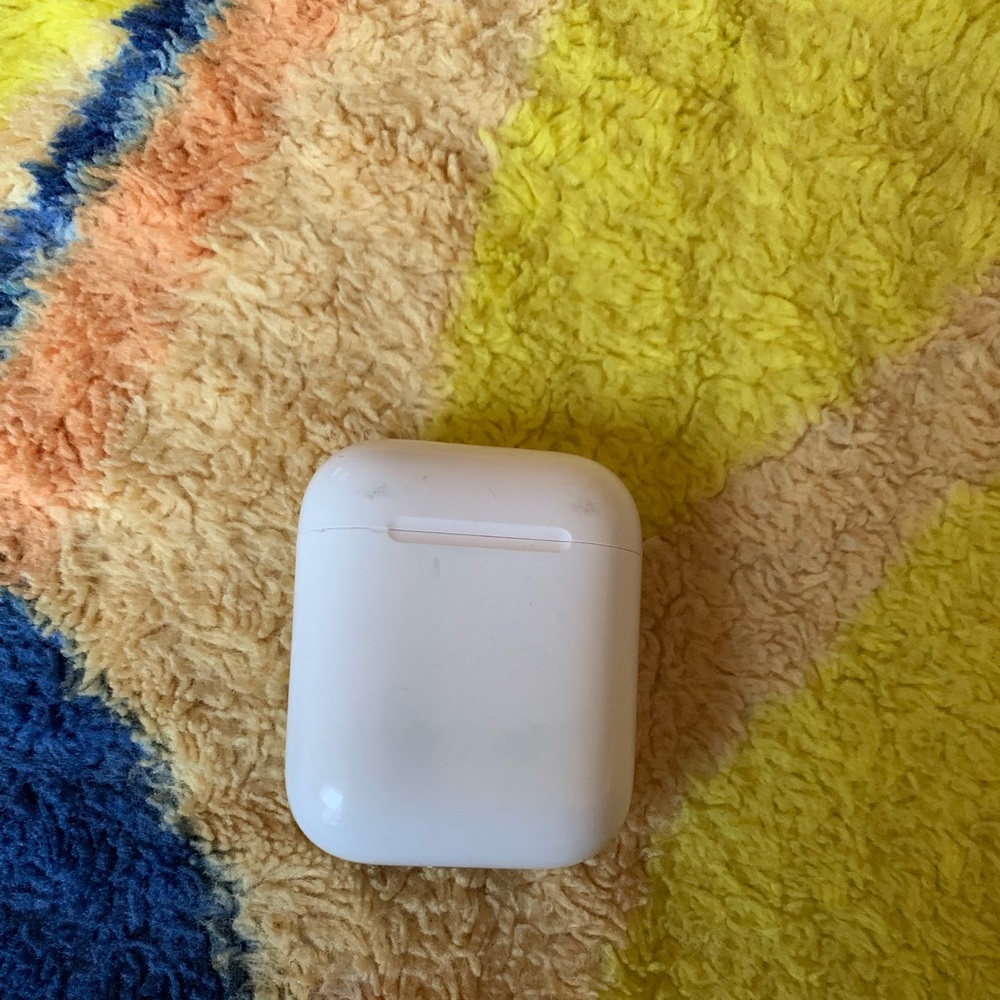 AirPods Generation One CASE ONLY NOT WORKING!!!!!!